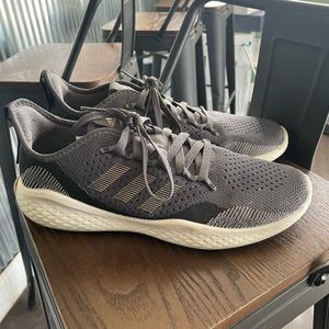 Adidas fluid flow running shoe